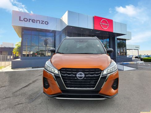 Used 2024 Nissan Kicks SR w/ SR Premium Package FWD image 2