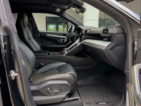 Used 2020 Lamborghini Urus AWD/4WD image 25