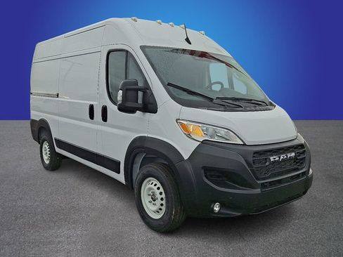 Used 2024 RAM ProMaster 2500 w/ Safety Group FWD image 2