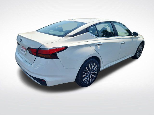 Used 2025 Nissan Altima 2.5 SV FWD image 5