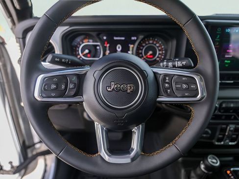 Used 2024 Jeep Wrangler Unlimited Sahara AWD/4WD image 15