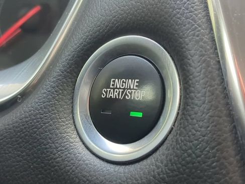 Used 2021 Chevrolet Traverse LT FWD image 33