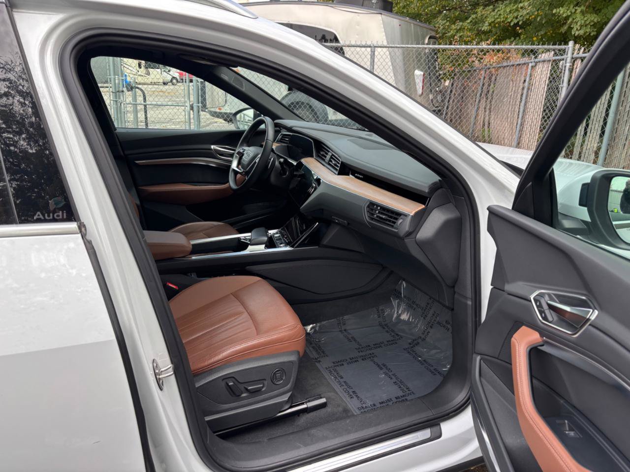 Used 2024 Audi Q8 e-tron Premium Plus AWD/4WD image 26