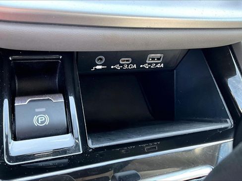 Used 2023 Subaru Outback Premium AWD/4WD image 33