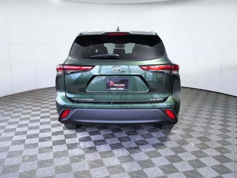 Used 2023 Toyota Highlander XLE AWD/4WD image 7