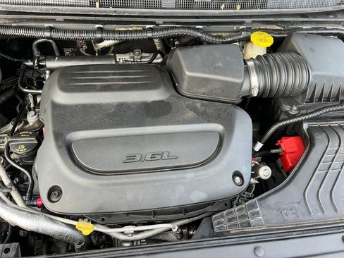 Used 2020 Chrysler Pacifica Touring-L image 10