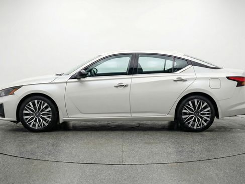 Used 2025 Nissan Altima 2.5 SV image 5