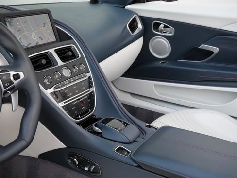 Used 2023 Aston Martin DB11 Volante image 19