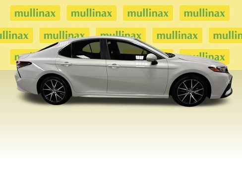 Used 2024 Toyota Camry SE w/ Convenience Package FWD image 21