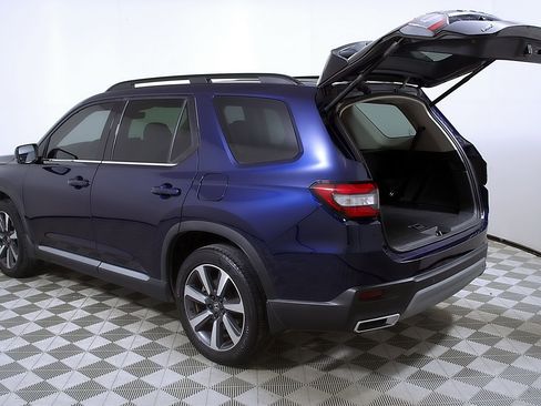 Used 2023 Honda Pilot Touring image 10