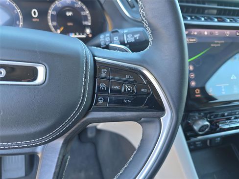 Used 2022 Jeep Grand Cherokee Overland w/ Luxury Tech Group IV image 32