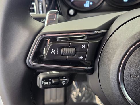 New 2026 Porsche Macan Base image 18