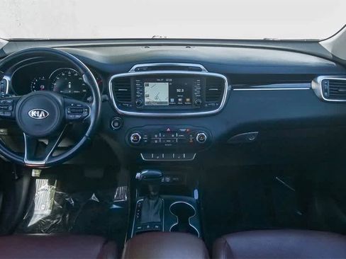 Used 2018 Kia Sorento SX image 11
