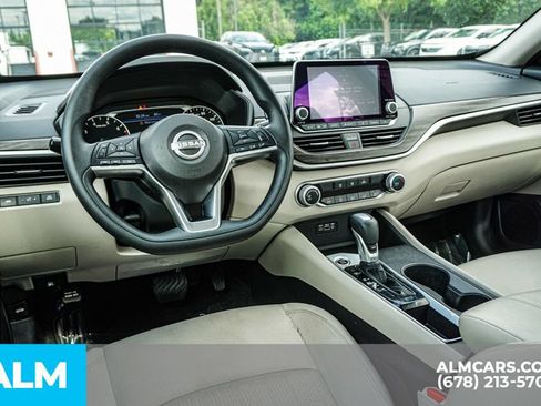 Used 2025 Nissan Altima 2.5 SV FWD image 27