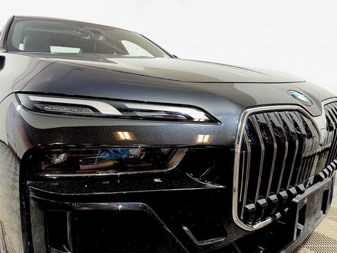 Used 2023 BMW 760i xDrive AWD/4WD image 25