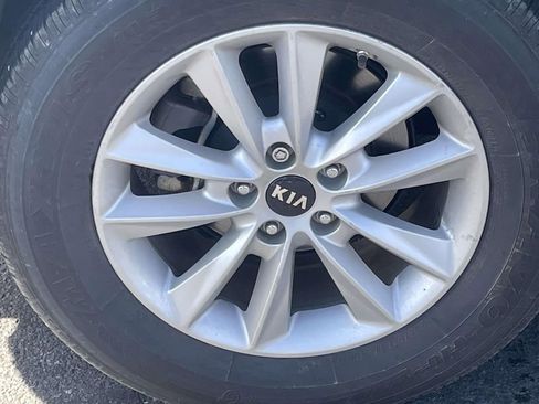 Used 2019 Kia Sorento LX w/ LX V6 Convenience Package image 12