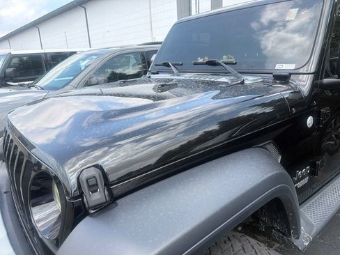 Used 2019 Jeep Wrangler Unlimited Sport S AWD/4WD image 17