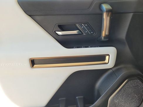 Used 2025 GMC Hummer EV 2X AWD/4WD image 18