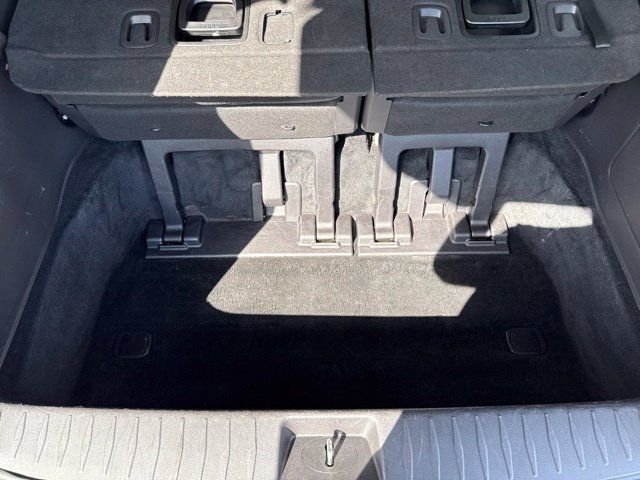 Used 2025 Kia Carnival FWD image 22