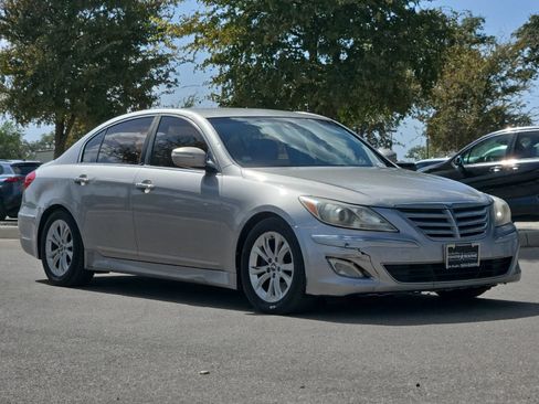 Used 2012 Hyundai Genesis 3.8 RWD image 7