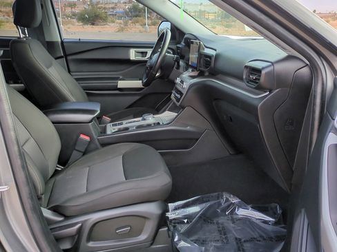Used 2022 Ford Explorer XLT image 29