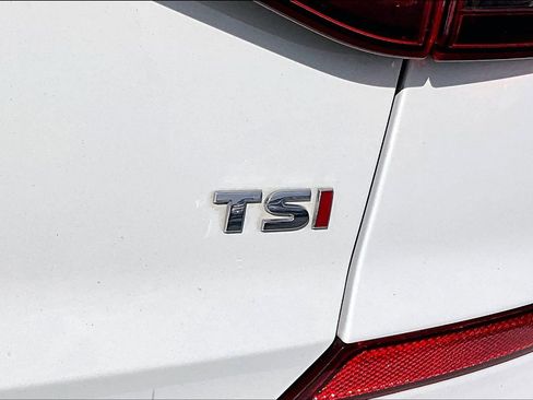 Used 2018 Volkswagen Passat 2.0T SEL Premium image 24