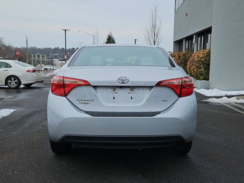 Used 2019 Toyota Corolla LE image 5