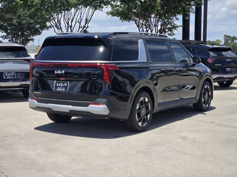 New 2026 Kia Carnival EX FWD image 4