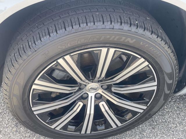 Used 2024 Volvo XC90 B5 Plus w/ Protection Package Premier AWD/4WD image 11