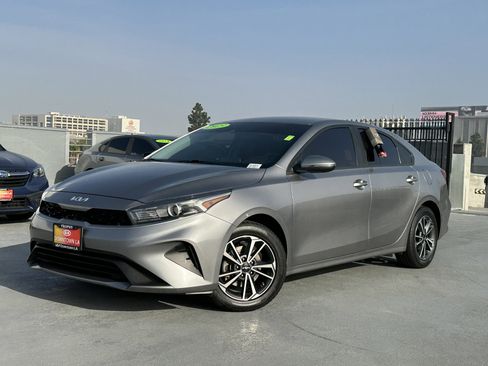 Used 2023 Kia Forte LXS w/ LXS Technology Package image 2