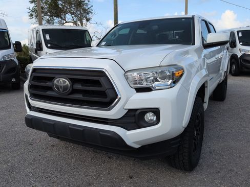 Used 2020 Toyota Tacoma SR5 RWD image 9