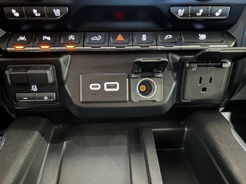 Used 2020 Chevrolet Silverado 1500 LTZ w/ LTZ Plus Package AWD/4WD image 39