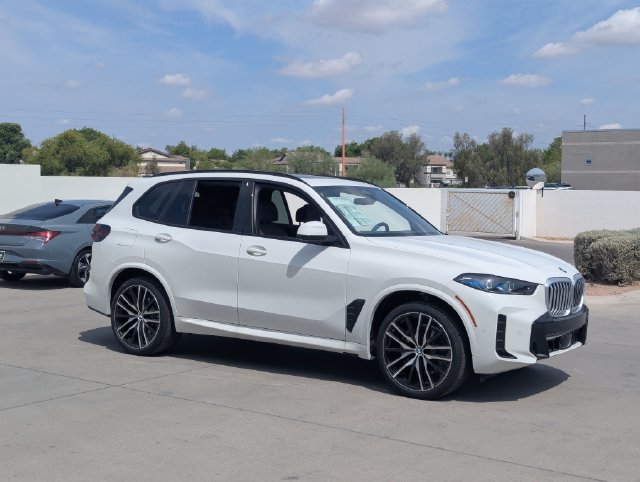 Used 2026 BMW X5 xDrive40i w/ M Sport Package AWD/4WD image 4