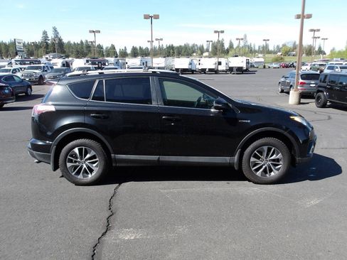 Used 2016 Toyota RAV4 XLE AWD/4WD image 6