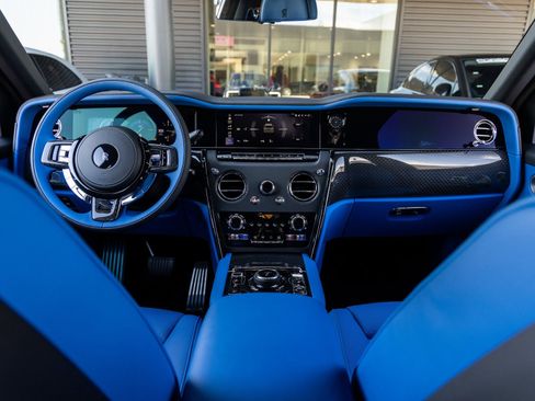 New 2026 Rolls-Royce Cullinan Black Badge image 4