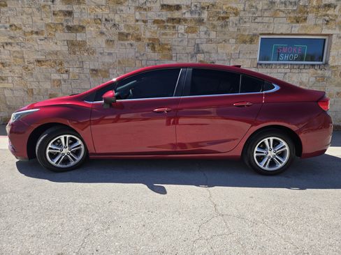 Used 2017 Chevrolet Cruze LT image 1