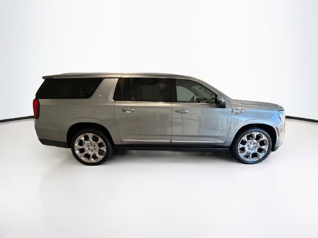 Used 2025 GMC Yukon XL Denali w/ Denali Reserve Package AWD/4WD image 8