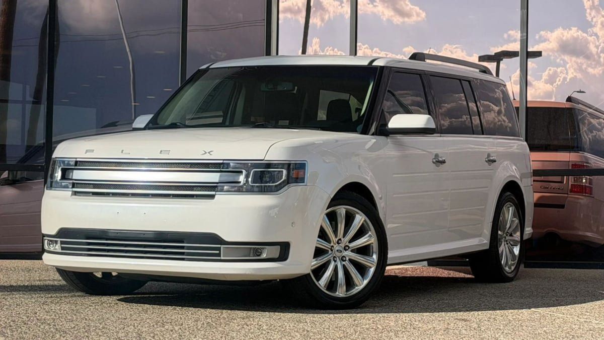 Used 2018 Ford Flex Limited w/ Equipment Group 303A AWD/4WD image 2