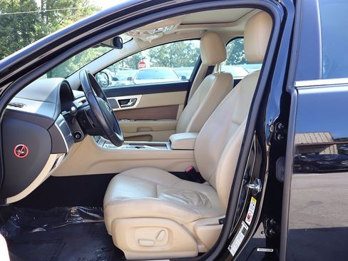 Used 2013 Jaguar XF RWD image 16