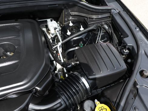 Used 2019 Jeep Grand Cherokee Altitude image 13