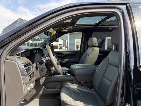 Used 2025 GMC Yukon XL AT4 w/ AT4 Premium Plus Package AWD/4WD image 11