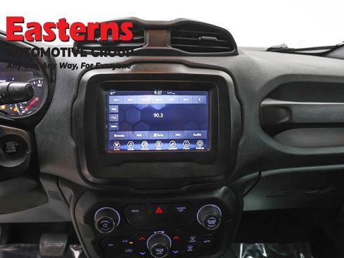 Used 2018 Jeep Renegade Altitude AWD/4WD image 12