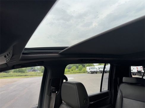 Used 2021 GMC Yukon XL Denali w/ Denali Premium Package image 40