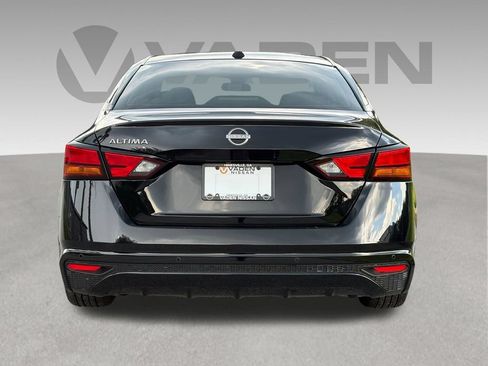 Used 2025 Nissan Altima 2.5 SV FWD image 25
