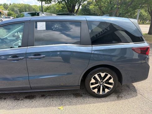 Used 2025 Honda Odyssey EX-L image 3