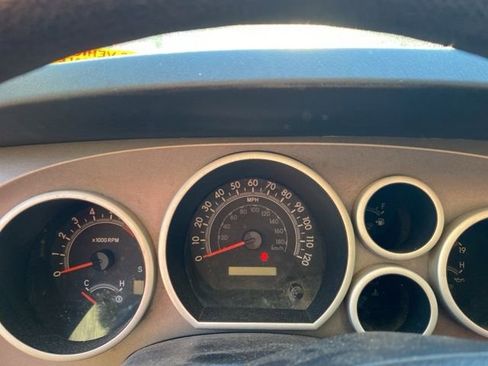 Used 2010 Toyota Tundra 4x4 CrewMax image 32