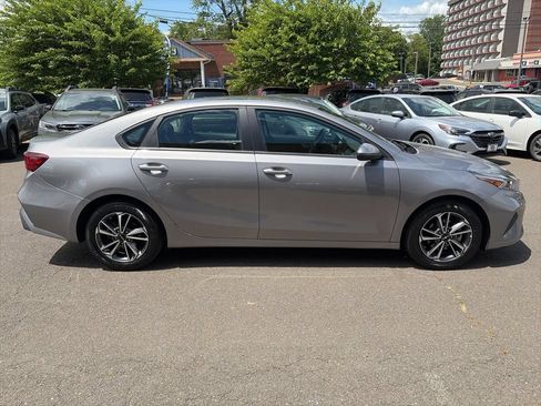 Used 2024 Kia Forte LXS w/ LXS Technology Package FWD image 6