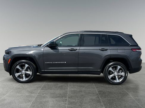New 2026 Jeep Grand Cherokee Limited RWD image 2
