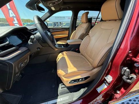 Used 2025 Jeep Grand Cherokee L Summit w/ Rear Seat Video Group I AWD/4WD image 8