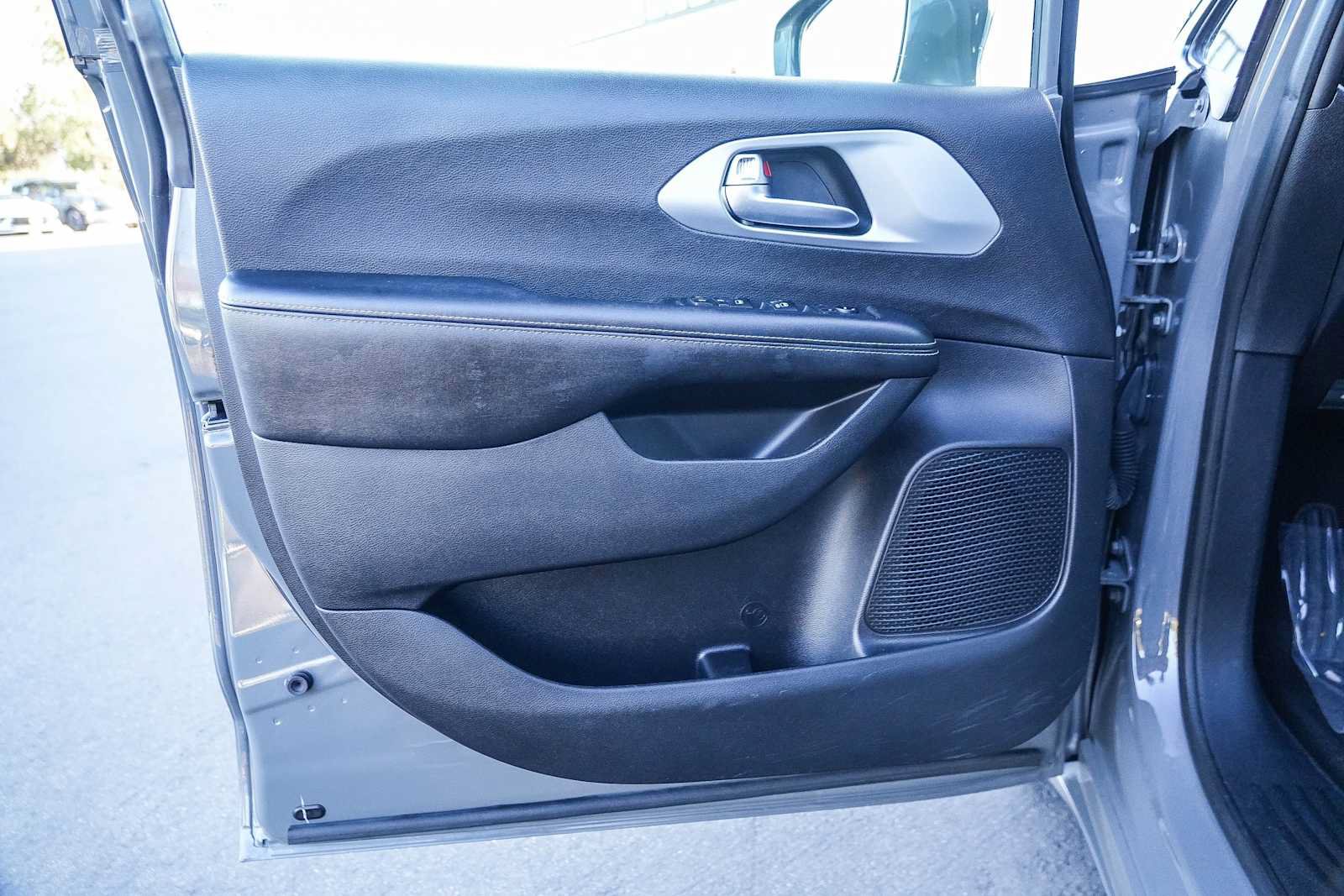 Used 2020 Chrysler Pacifica Touring w/ S Appearance Package FWD image 20